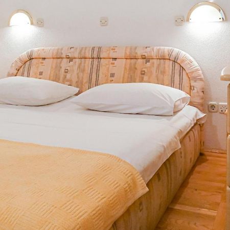 One Bedroom Apartment With Terrace And Seaview - B 세비드 외부 사진