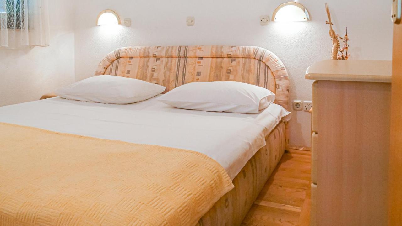 One Bedroom Apartment With Terrace And Seaview - B 세비드 외부 사진