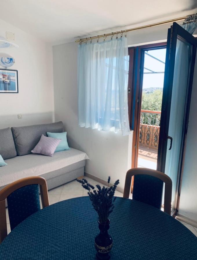 One Bedroom Apartment With Terrace And Seaview - B 세비드 외부 사진