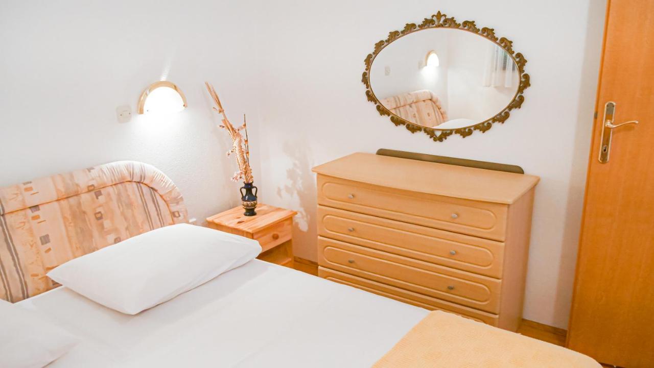 One Bedroom Apartment With Terrace And Seaview - B 세비드 외부 사진